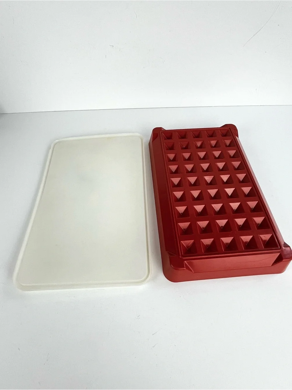 Tupperware Hot Dog and Deli Meat Keeper Marinator